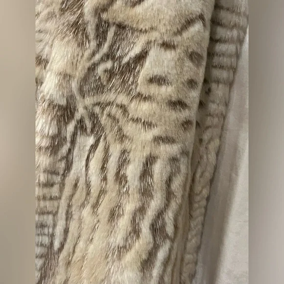 Kristin Blake faux fur coat - Picture 4 of 8